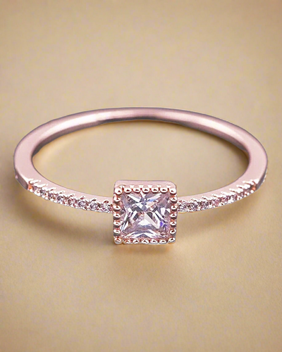 Dainty Princess Cut Ring - Clé de Coeur