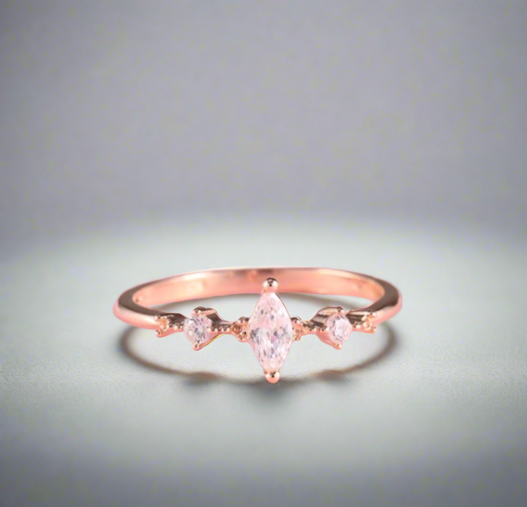 Marquise Cut Ring - Clé de Coeur