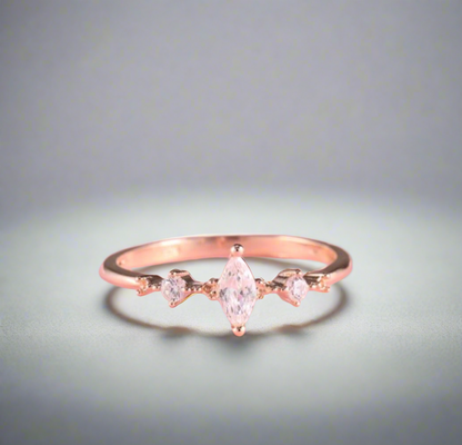 Marquise Cut Ring - Clé de Coeur