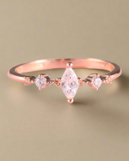Marquise Cut Ring - Clé de Coeur