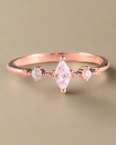 Marquise Cut Ring - Clé de Coeur
