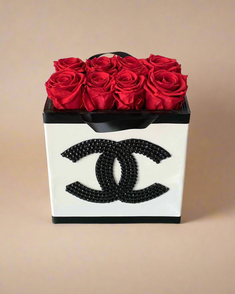 White Leather Preserved Roses - Clé de Coeur