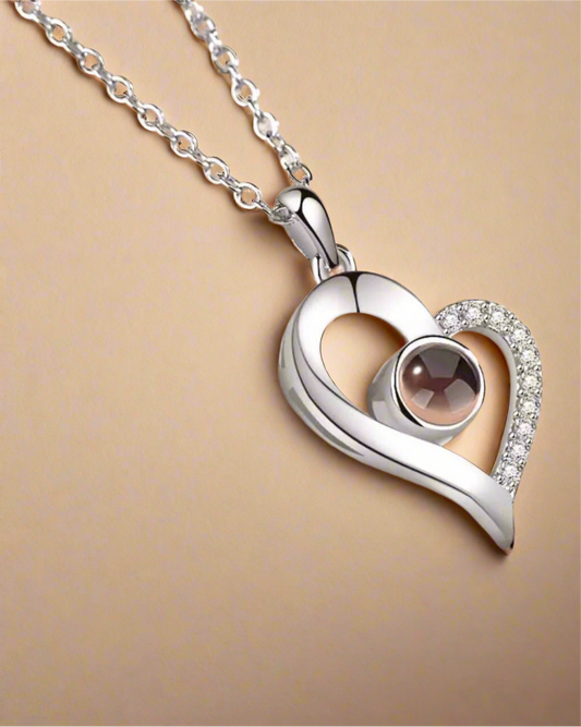 Love Projection Necklace - Clé de Coeur