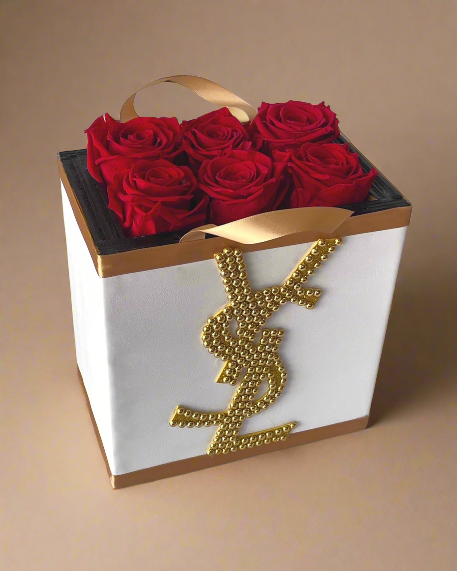 White Leather Preserved Roses - Clé de Coeur
