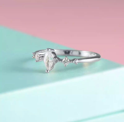 Marquise Cut Ring - Clé de Coeur