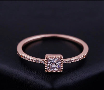 Dainty Cushion Cut Ring - Clé de Coeur